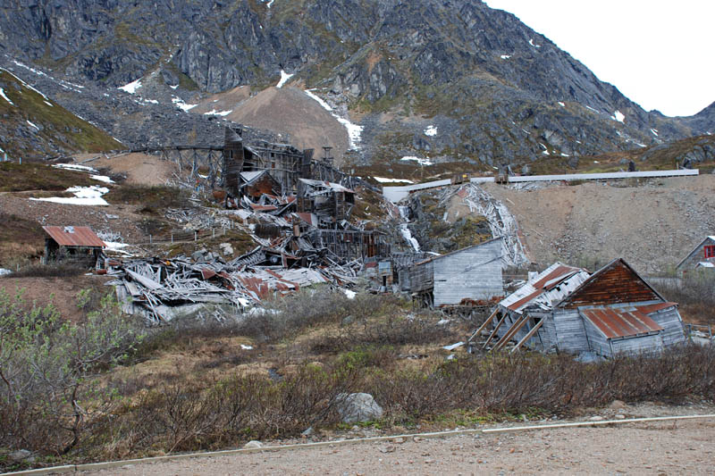 Gold was discovered near here in 1886, but it wasn't until 1906 that the first mines in the area were opened.