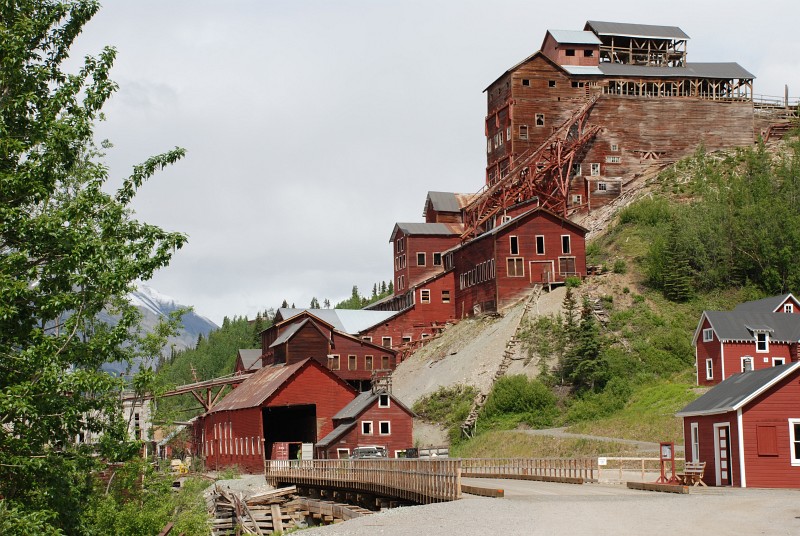 We've arrived in the town of Kenn<strong>i</strong>cott to see the Kenn<strong>e</strong>cott Mill. The mill operator misspelled the town's name when they named their facility, but it stuck. Kennecott still operates mines today.