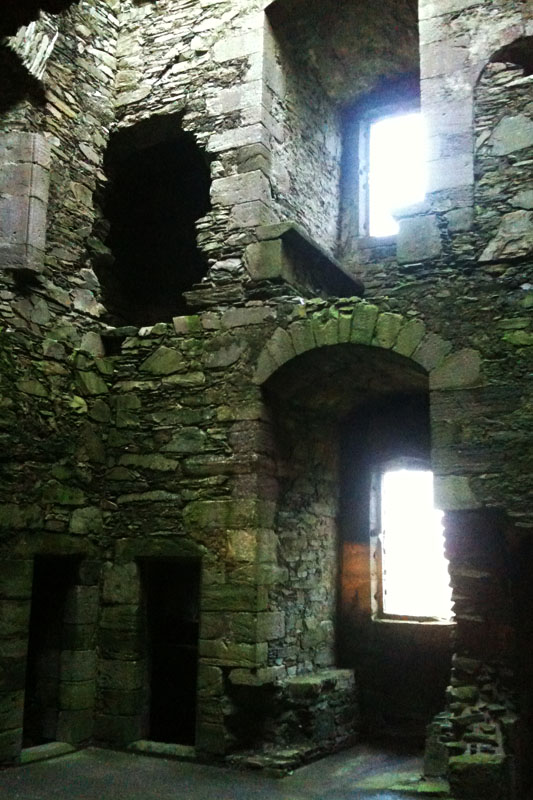 <h3>Cardoness Castle</h3>Here are some sitting benches adjacent to windows that look to the north.