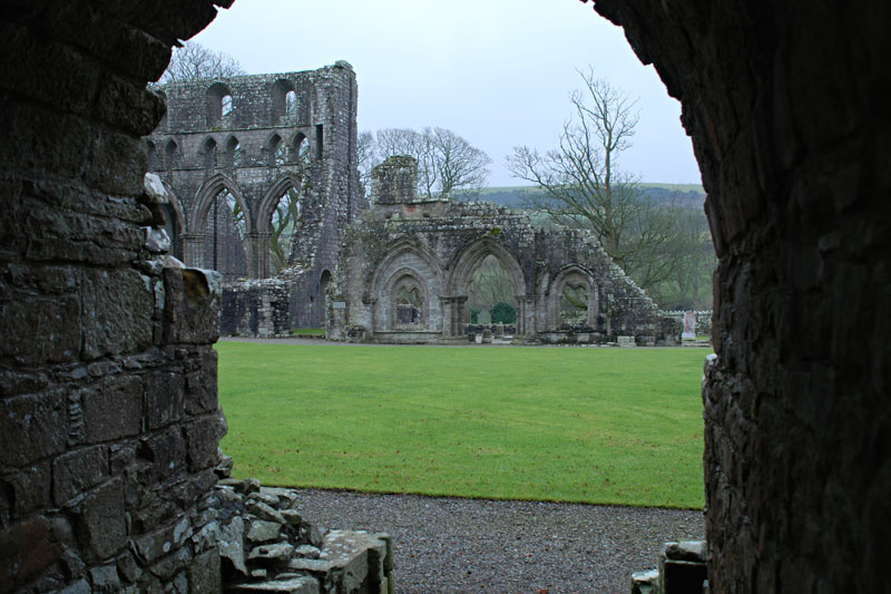 <h3>Dundrennan Abbey</h3>Mary Queen of Scots spent her last night in Scotland here in 1568. The abbey was in continuous use until the 1600's. After that, it was raided for building materials.