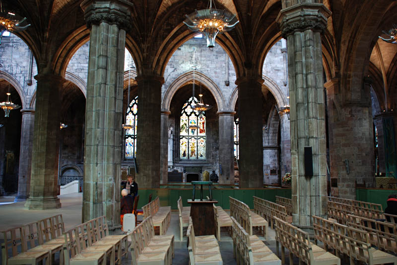 <h3>St. Giles Cathedral</h3>Churches were always divided into several functional sections. This area near the entrance would have been used by the general public. Small chapels flank the sides.