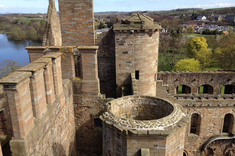 This is Linlithgow Palace. It was built on the site of a royal manor from the 1100's, which itself was replaced by an English fort in the 1300's. King James V was born here in 1512 and Mary Queen of Scots was born here in 1542.