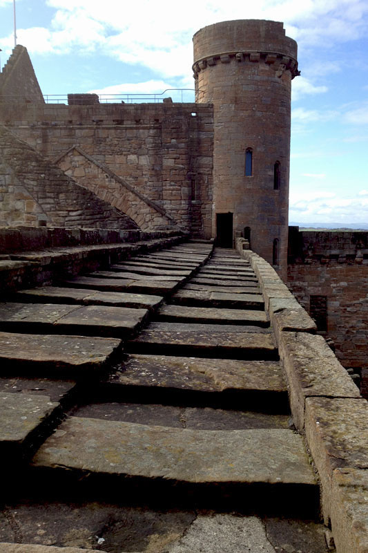 Here's a walkway between the corner towers...no hand rails and it's 5 stories down to the courtyard!